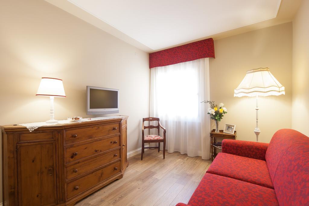 La Perla Apartment Verona Room photo